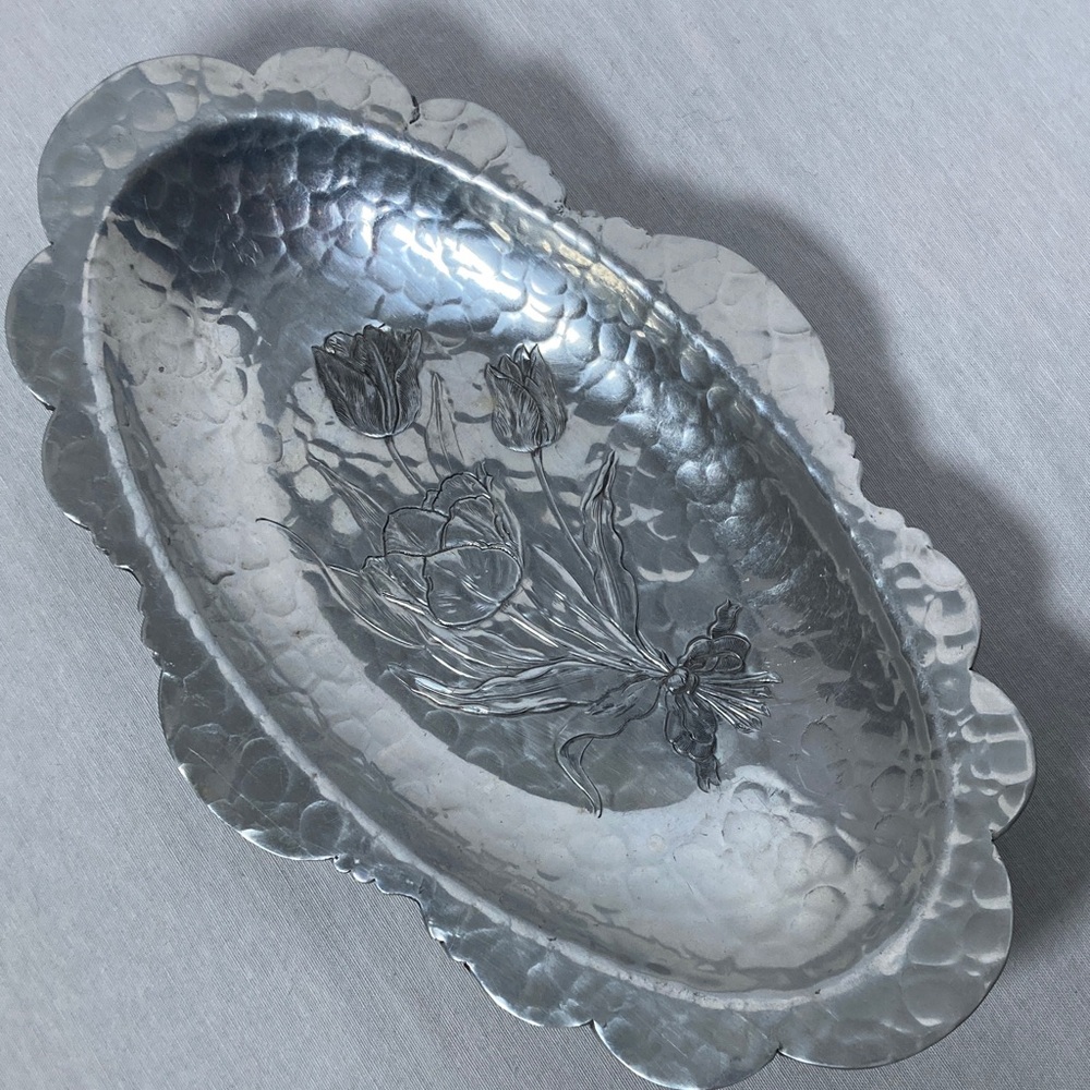 Vintage Rodney Kent Hammered Aluminum Tulip Tray 406 Hand Wrought Creations